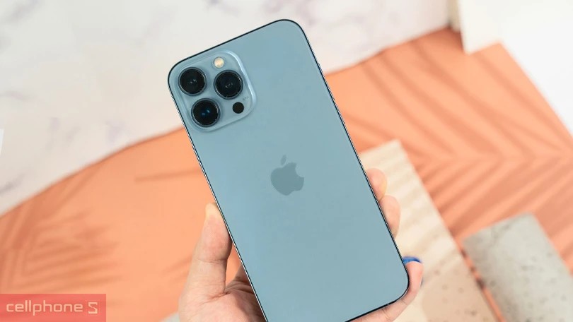 iPhone cũ đã kích hoạt, giá rẻ hơn, phù hợp với người muốn tiết kiệm chi phí nhưng chấp nhận rủi ro bảo hành