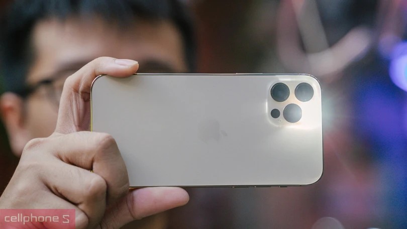 iPhone 12 Series cũ, thiết kế vuông vắn, chip A14 Bionic, hỗ trợ 5G, hiệu năng tốt, giá cả phải chăng