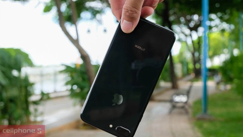 iPhone 8, 8 Plus cũ, thiết kế truyền thống, nút Home, giá cực rẻ, phù hợp với người lớn tuổi