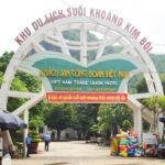 Khu du lịch suối khoáng Kim Bôi với hồ bơi rộng lớn