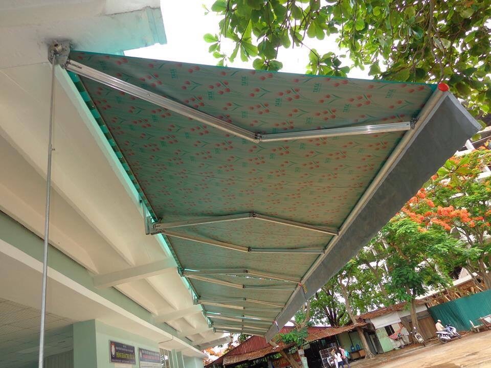 Cấu tạo mái hiên quay tay