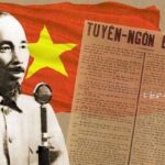 Hình ảnh minh họa Chủ tịch Hồ Chí Minh đang đọc Tuyên ngôn Độc lập tại Quảng trường Ba Đình năm 1945