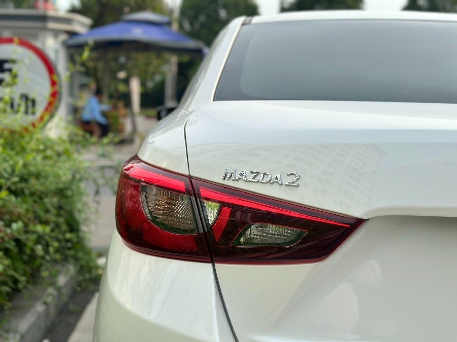 Hình ảnh Mazda 2 trong môi trường đô thị