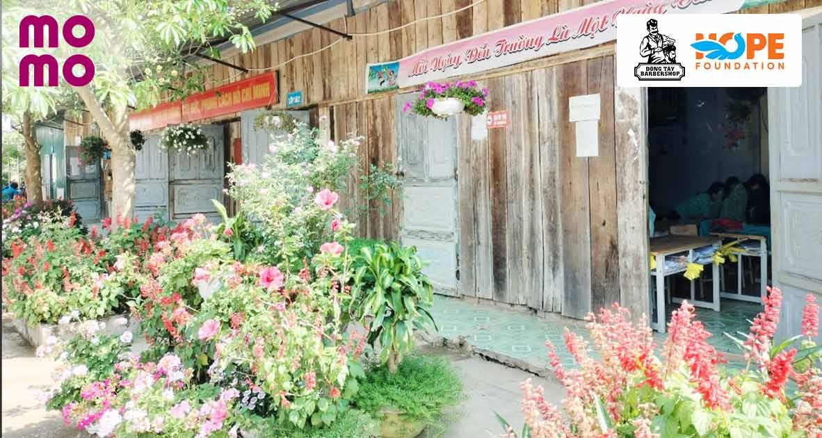 Đông Tây Barbershop - Không gian cắt tóc nam lý tưởng
