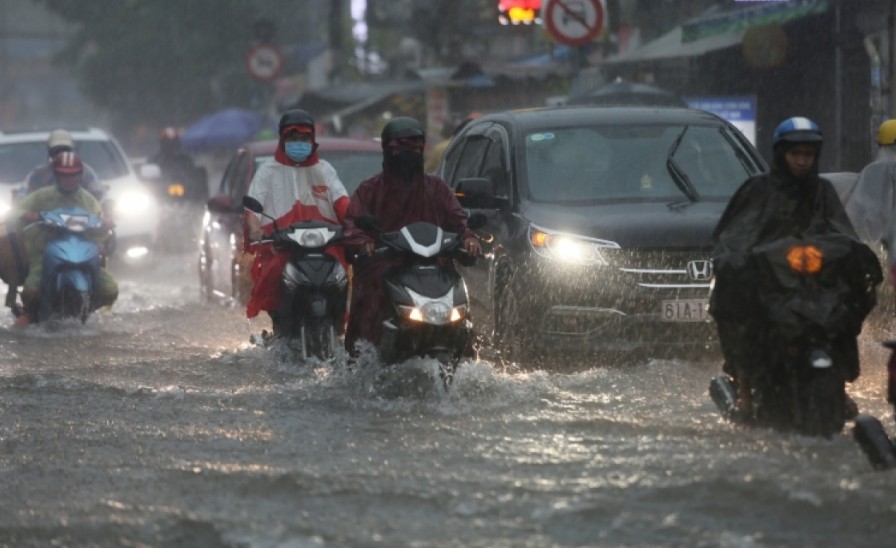 Gió Tây Nam mang đến nguồn ẩm dồi dào gây mưa lớn cho Nam Bộ