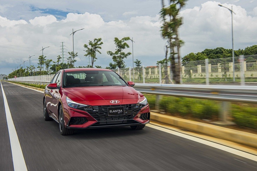 Ngoại thất xe Hyundai Elantra 2023