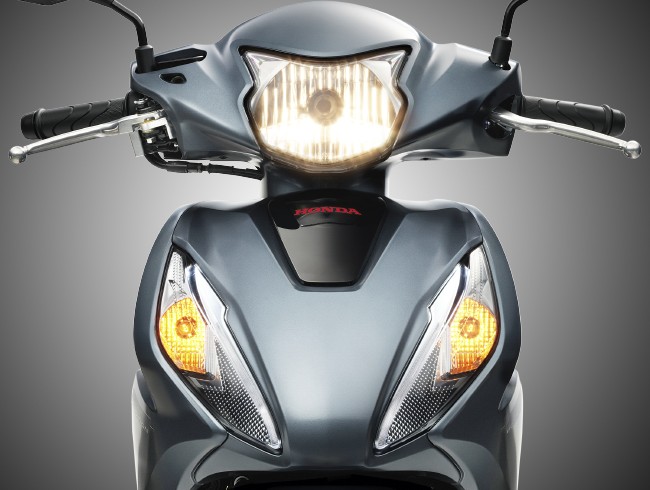 Mặt trước xe Vision cá tính với thiết kế hiện đại và đèn LED
