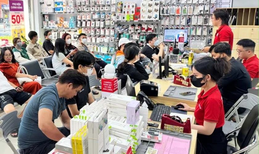Mua điện thoại Oppo cũ tại cửa hàng uy tín để đảm bảo chất lượng và bảo hành