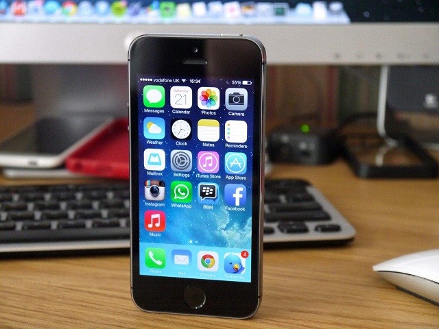 Màn hình iPhone 5S hiển thị sắc nét