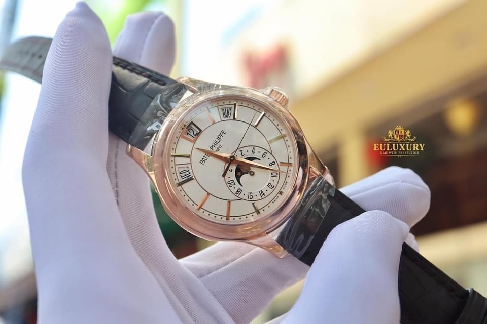 Quy trình chế tác thủ công tỉ mỉ của Patek Philippe, nơi mỗi chiếc đồng hồ là một tác phẩm nghệ thuật độc nhất vô nhị, được tạo ra bởi một nghệ nhân duy nhất.