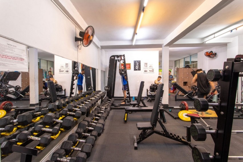 Phòng tập gym giá rẻ với thiết bị cơ bản đáp ứng nhu cầu tập luyện tối thiểu