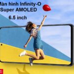 Màn hình Super AMOLED của Samsung Galaxy A51 cho chất lượng hiển thị tốt, màu sắc sống động, độ sáng cao.