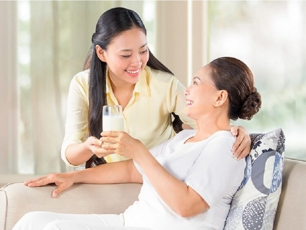 Sữa Ensure tăng cường sức khỏe cho người lớn tuổi