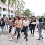 Sinh viên thực hành kỹ năng sửa chữa xe tải