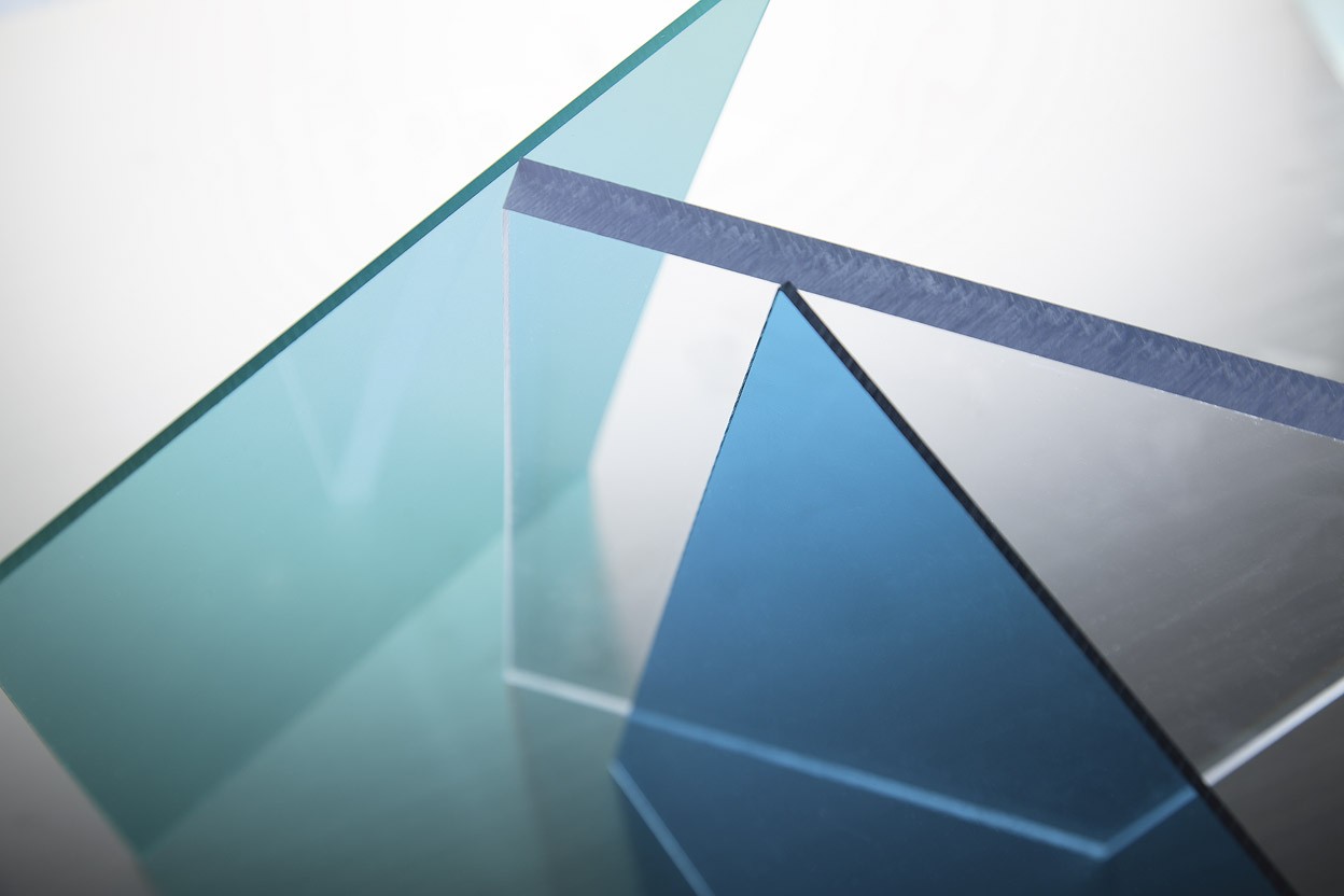 Tấm polycarbonate đặc 3mm ứng dụng thực tế