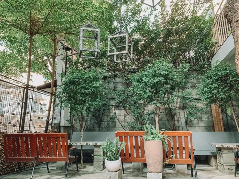 Mô hình quán cafe sân vườn đơn giản, mộc mạc