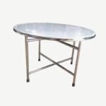 Bàn inox tròn với thiết kế đơn giản nhưng hiện đại, phù hợp với nhiều không gian sử dụng, từ gia đình đến nhà hàng, mang lại sự tiện lợi và sang trọng.