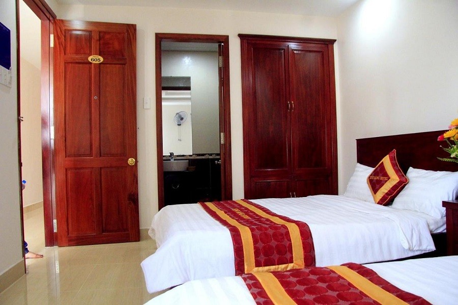 Nội thất gỗ ấm cúng tại khách sạn Minh Đăng Vũng Tàu, giá rẻ