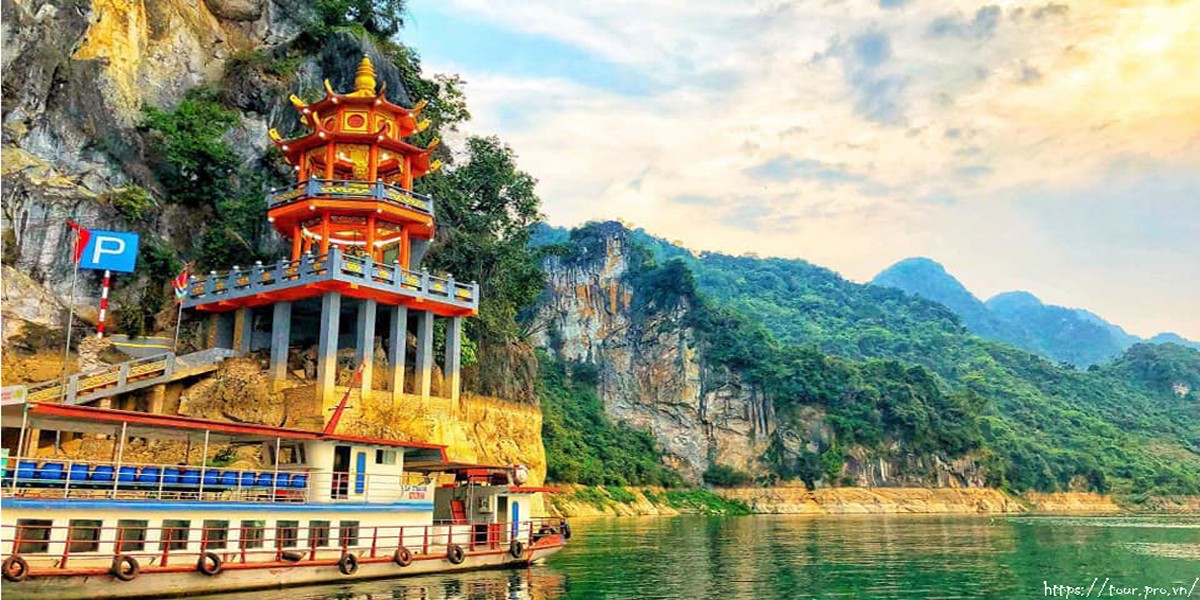 Cảnh đẹp Thung Nai nhìn từ trên cao