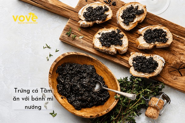 Trứng cá tầm ăn với bánh mì sẽ mang đến hương vị vô cùng tuyệt vời