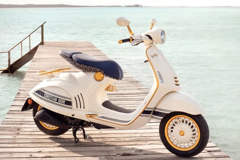 Giá Vespa 946 Bao Nhiêu? Đánh Giá Chi Tiết & Cập Nhật Mới Nhất