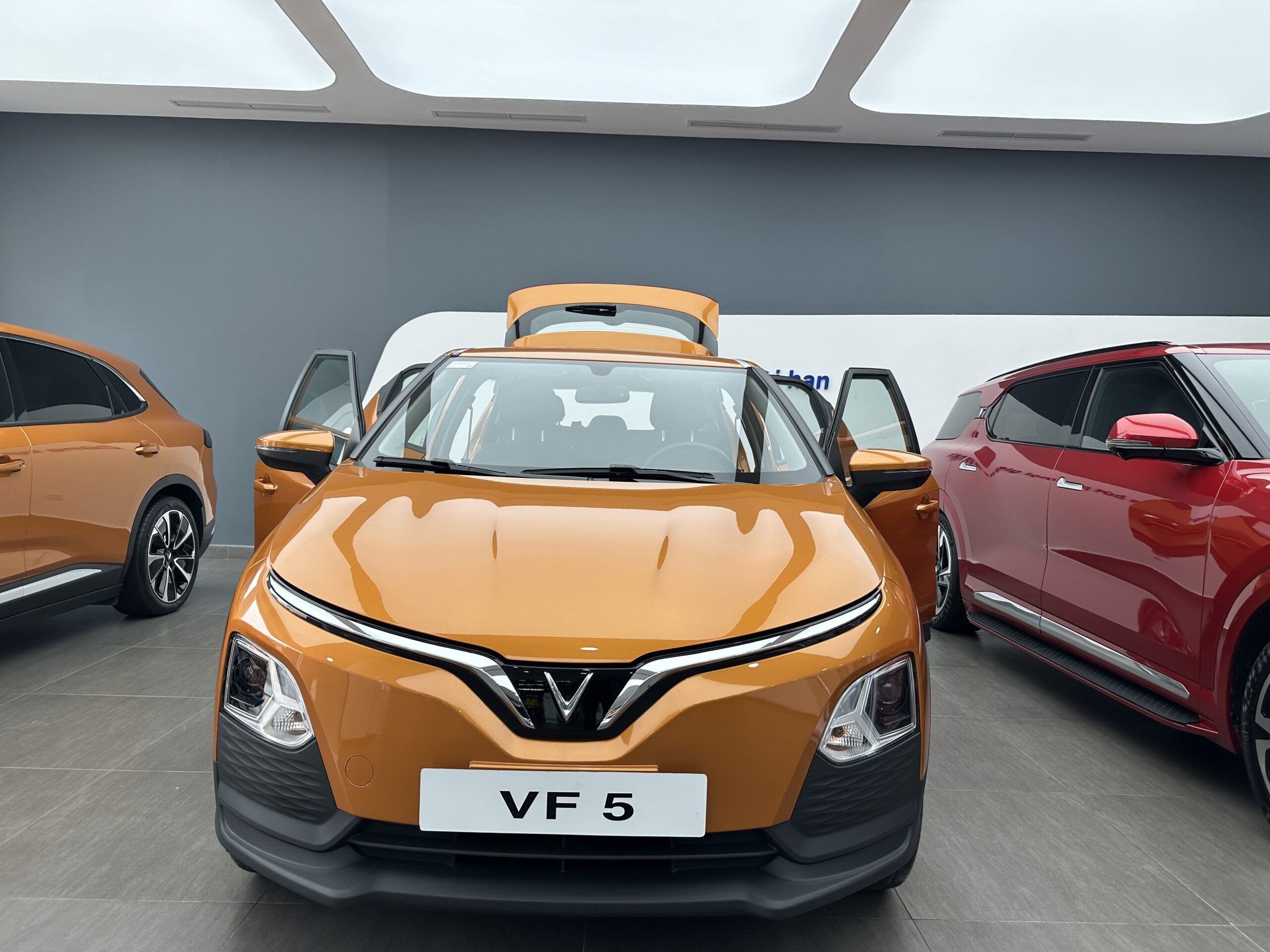 vf5 plus màu cam