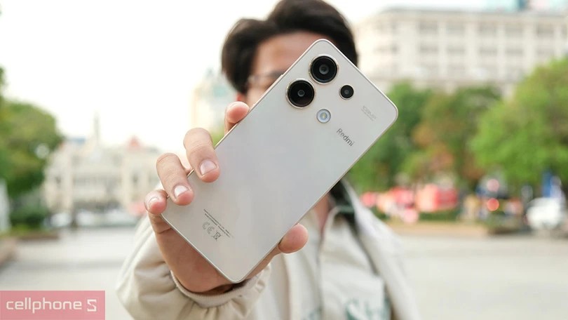 Thiết kế vuông vức của Redmi Note 13