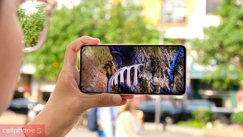 Camera sau của Redmi Note 13 được hỗ trợ AI