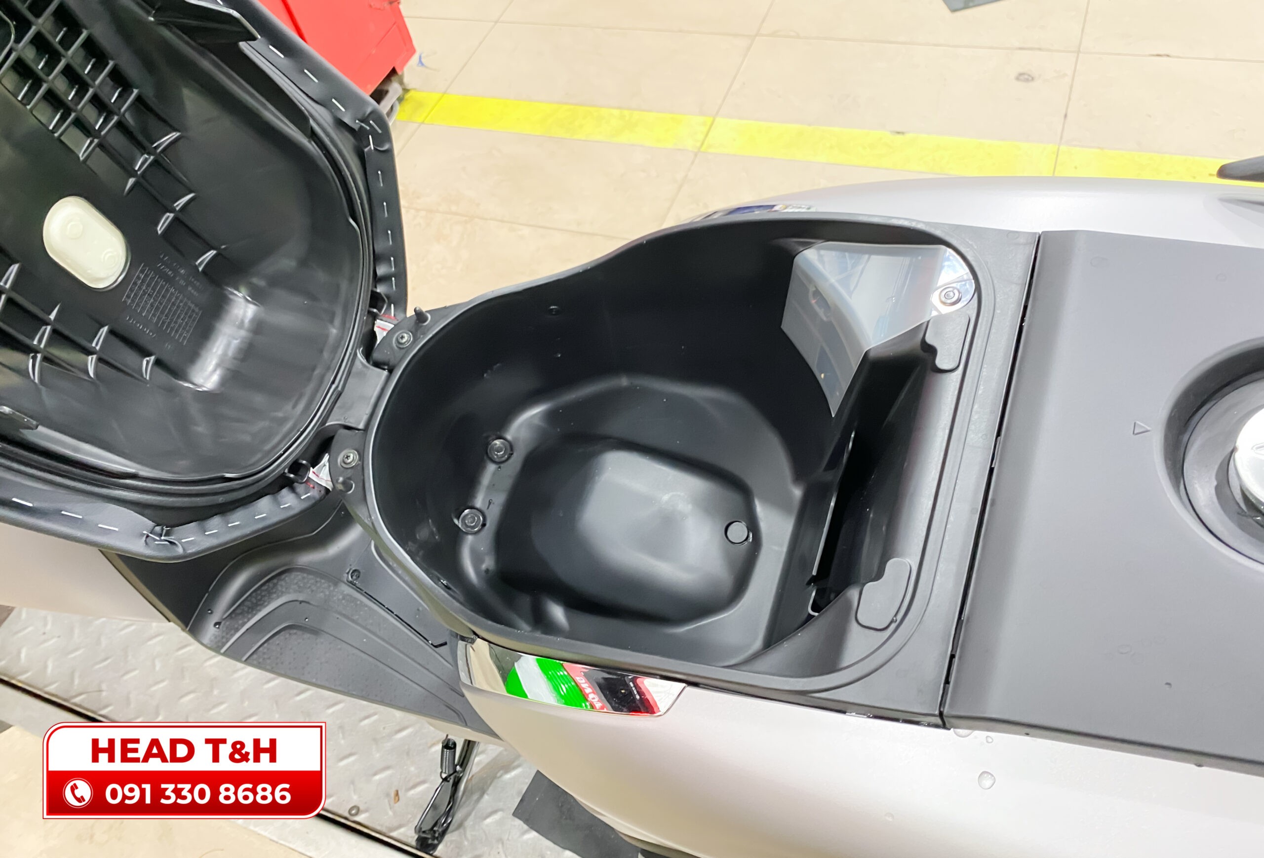 Yên xe SH Mode 125 với hộc đựng đồ dưới yên rộng rãi