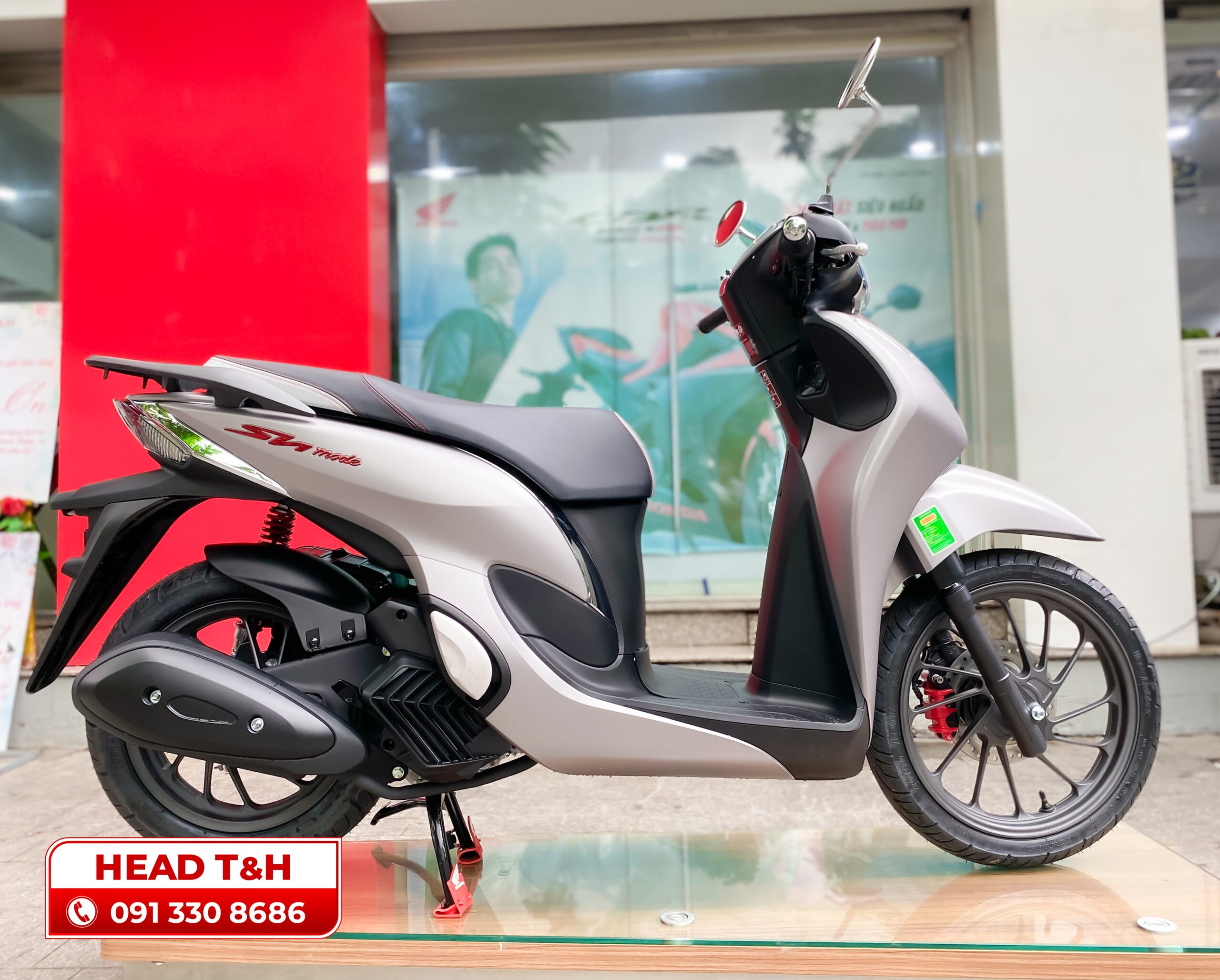 Yên xe Honda SH Mode 125 được thiết kế rộng rãi, êm ái, bọc da cao cấp với đường chỉ may tinh tế