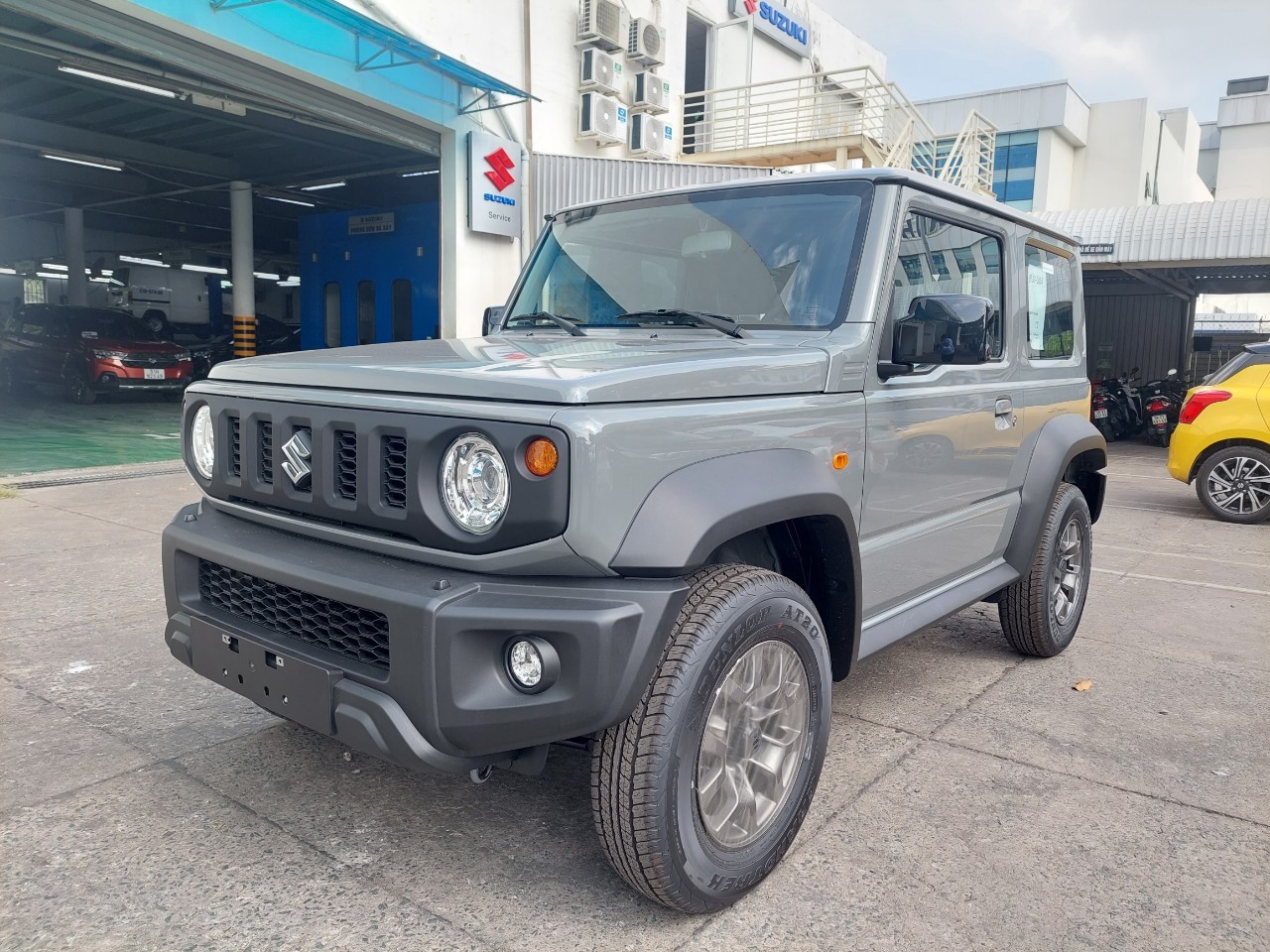 Suzuki Jimny màu xám
