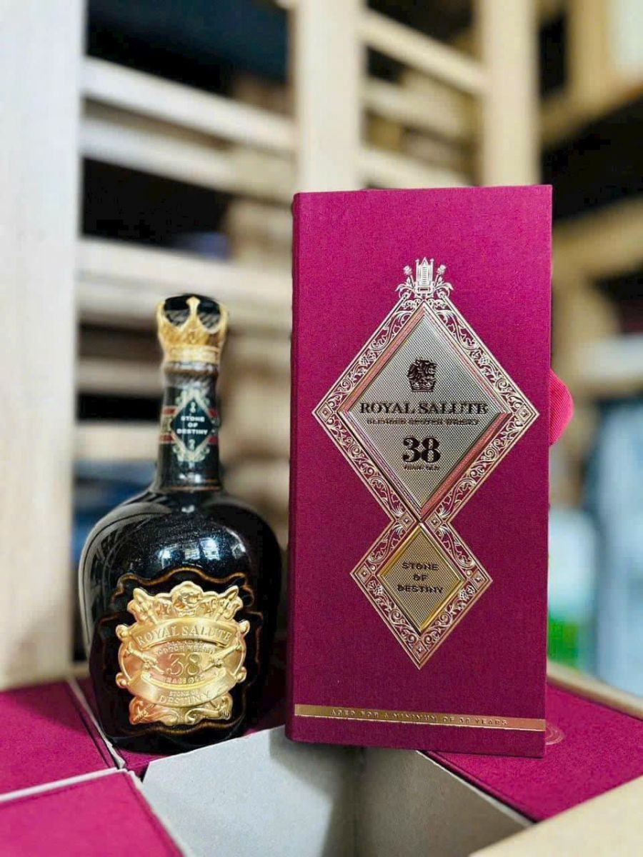 Rượu chivas 38 năm dành cho bữa tiệc sang trọng